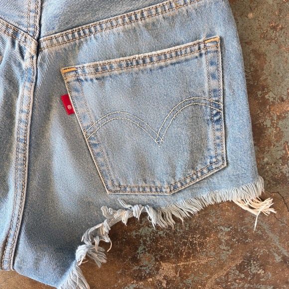 Levis 501 Jean Shorts Size 24 Distressed Denim Button Fly Shorty Cut Offs Womens - Picture 8 of 11